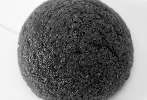 Erborian Charcoal Konjac Sponge - Спонж конняку з бамбуковим вугіллям - 4