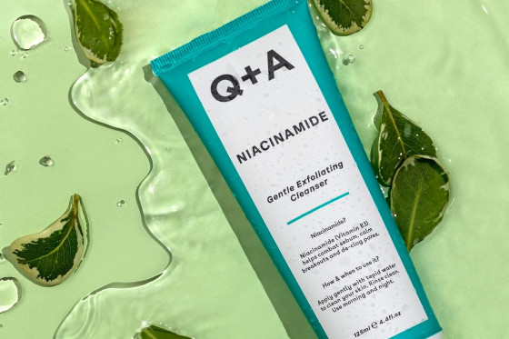 Q+A Niacinamide Gentle Exfoliating Cleanser - Відлущуючий гель для обличчя з ніацинамідом - 1