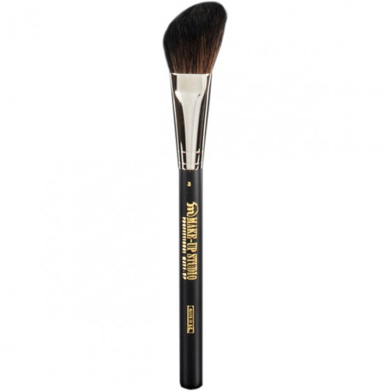 Make-Up Studio Blusher Brush Flat Domed Angle Nero Nr. 3 - Плаский пензлик зі скошеним кутом для сухої корекції обличчя і нанесення рум'ян