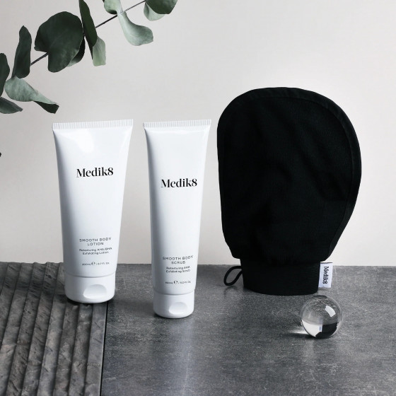 Medik8 Smooth Body Exfoliating Kit - Набір для тіла з АНА-кислотами, для сухої шкіри та гіперкератозу - 4