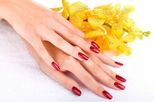 Як вибрати засіб для зняття лаку?