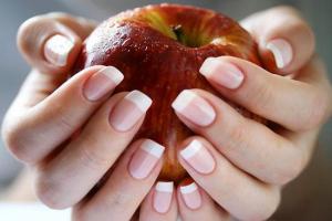 Як правильно обрізати нігті на руках