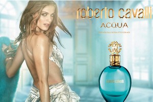 Roberto Cavalli Acqua - злиття блакитного чарівності з жіночої чарівною чуттєвістю від Roberto Cavalli (Роберто Каваллі)